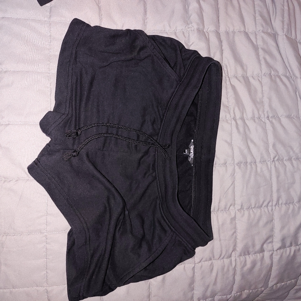 Woman's basic shorts - Picture 2 of 4